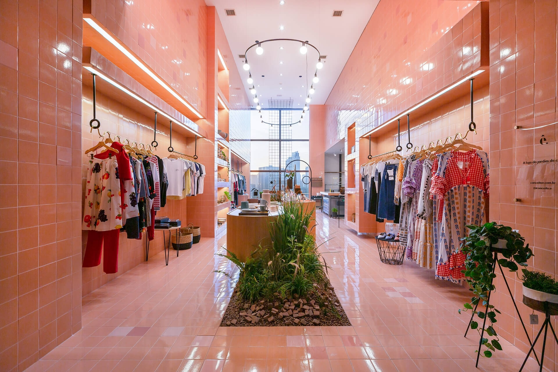 Gợi ý TOP 8 Shop Quần Áo Nữ Ở Phan Thiết Đẹp Cho Các Nàng